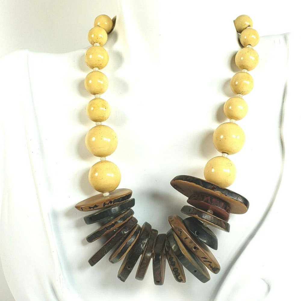 Vtg Faux Wood Beaded Necklace Tans Browns Chunky